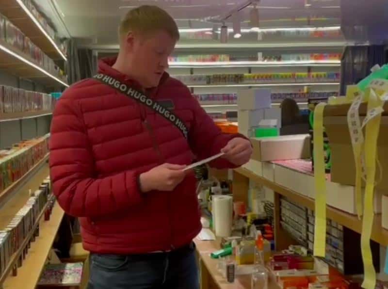 Первоуральская полиция и общественник выявили нарушения в местном вейп-шопе