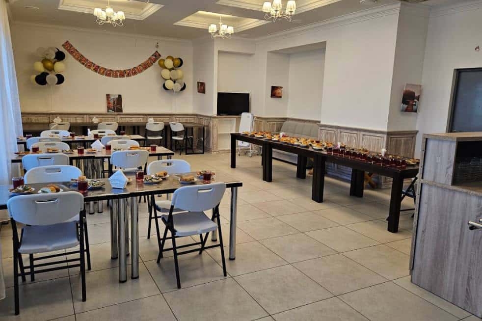 В Первоуральске на проспекте Ильича, 28 открылась первая благотворительная столовая 