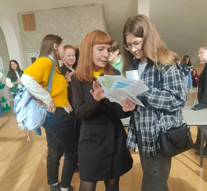 Первоуральск представил вакансии для молодых педагогов на ярмарке в Екатеринбурге