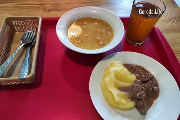 На Урале несколько школьников отправились в больницу с острой кишечной инфекцией