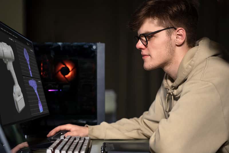 Почему люди становятся сталкерами: психолог объяснил мотивы и механизмы защиты  