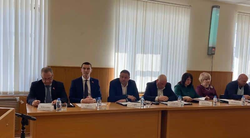 Отремонтируют дома и построят корт: в Думе Первоуральска обсудили распределение бюджета