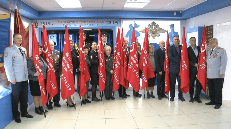 Знамя Победы и модели из гильз: в Свердловской области стартовала «Эстафета Победы» 