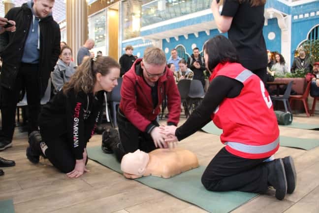 Более 500 человек научились оказывать первую помощь при ДТП благодаря мероприятию от ГИБДД