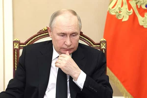 На время празднования 80-летия Победы наступит перемирие: Путин объявил о приостановлении боевых действий