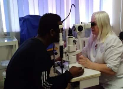 Врачи из Свердловской области помогли восстановить зрение студенту из Кот-д’Ивуара  