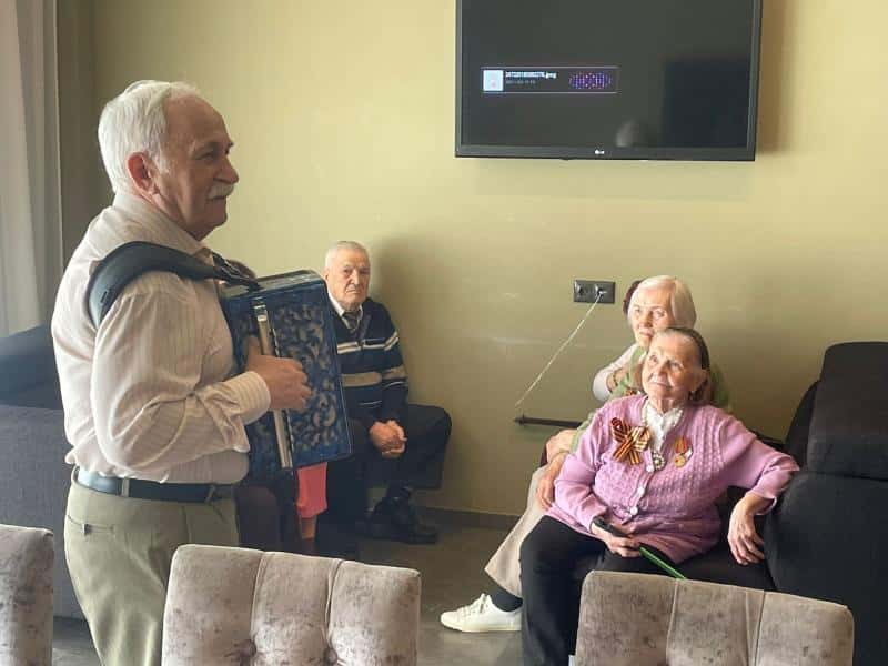 В Первоуральске провели праздничный вечер для ветеранов накануне 9 Мая