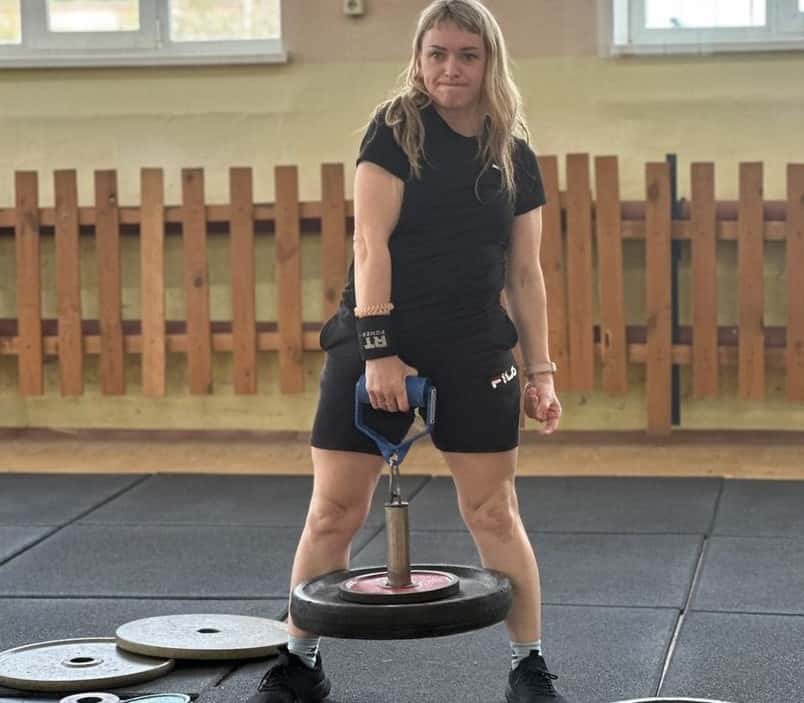 Первоуральцы показали себя на соревнованиях по армлифтингу, приуроченных к 80-летию Победы