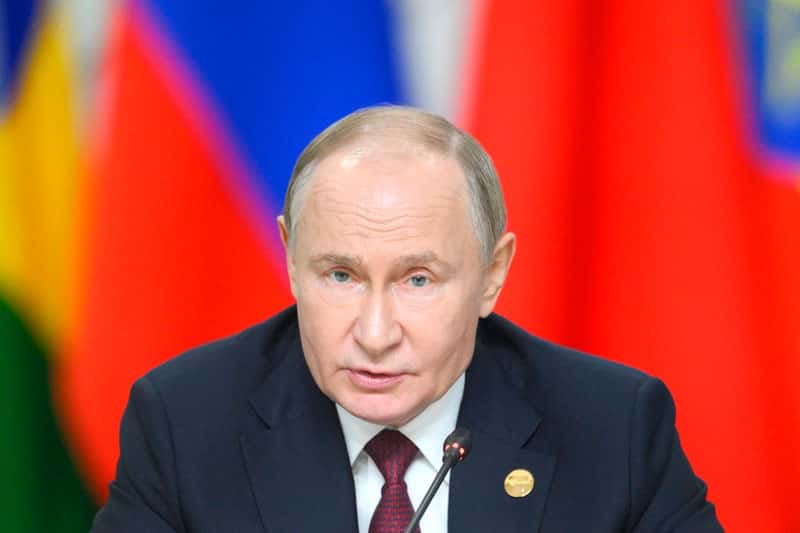 «Эти шаги не должны загнать в «серую зону»: Владимир Путин призвал правительство защитить самозанятых 