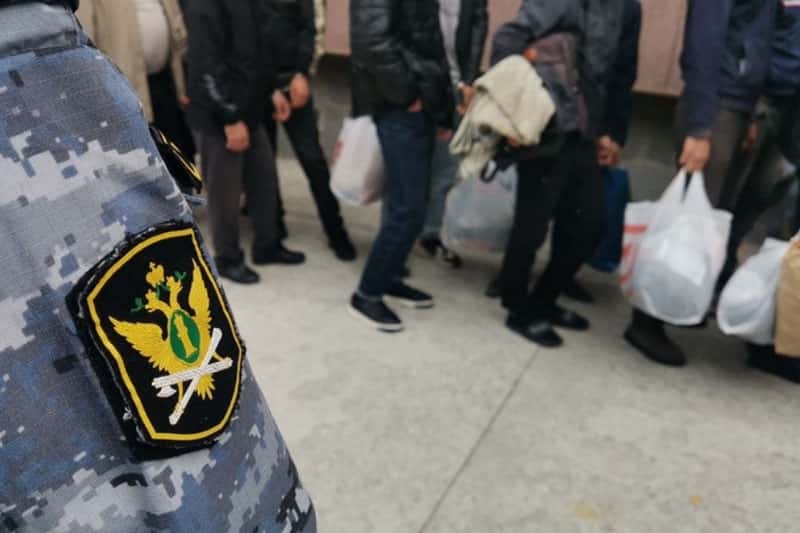 Для мигрантов расширили возможности: теперь иностранные граждане с патентом смогут работать в соседнем регионе