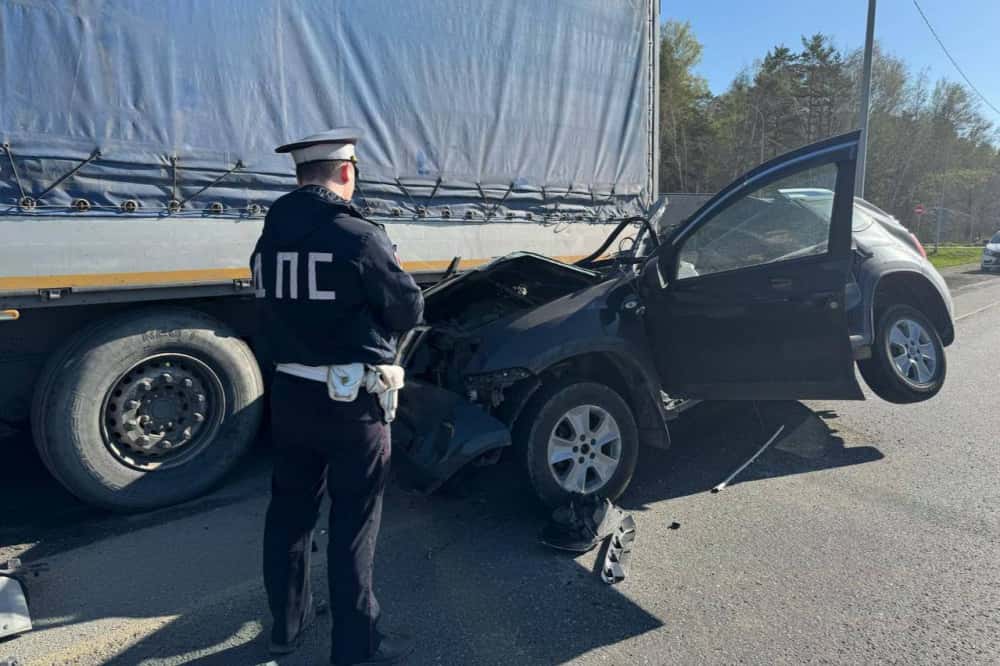 Под Первоуральском произошло серьезное ДТП: водитель одного из авто был госпитализирован 