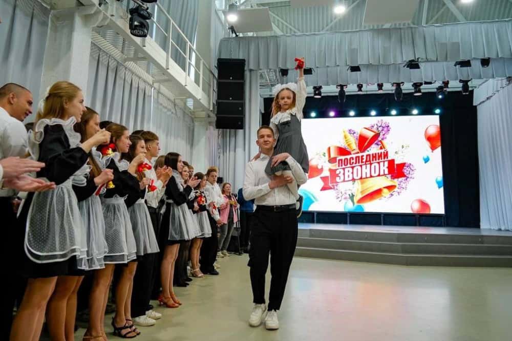 В Первоуральске 19 мая для выпускников 11-х классов прозвенел последний звонок
