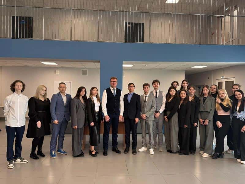 Игорь Кабец встретился с выпускниками 11 классов, чтобы обсудить будущее города