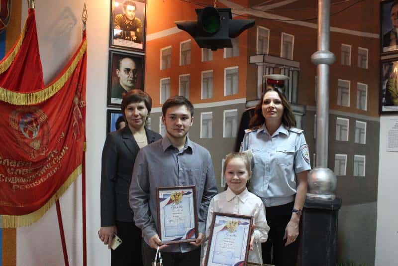 В первоуральском отделе полиции наградили победителей детского творческого конкурса