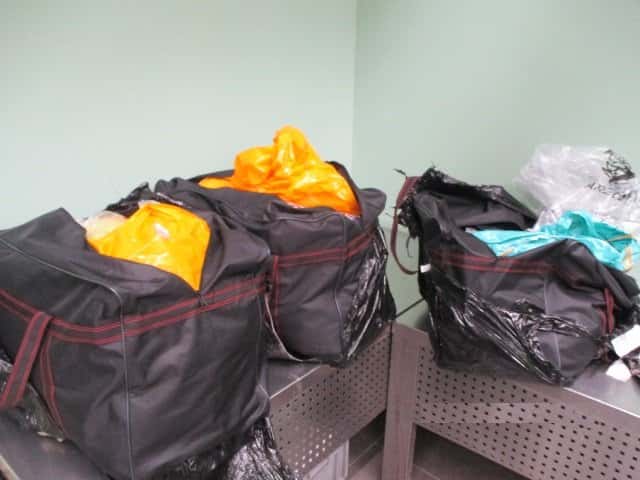 167 кг одежды из Стамбула: таможенники остановили свердловчан с крупной партией товаров