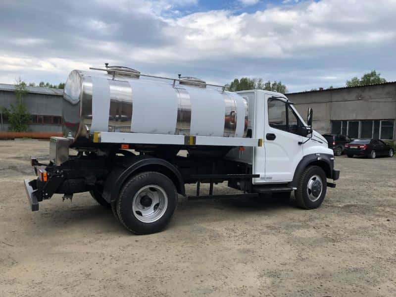 Первоуральцев будут обеспечивать качественной водой: в город завезли новую автоцистерну