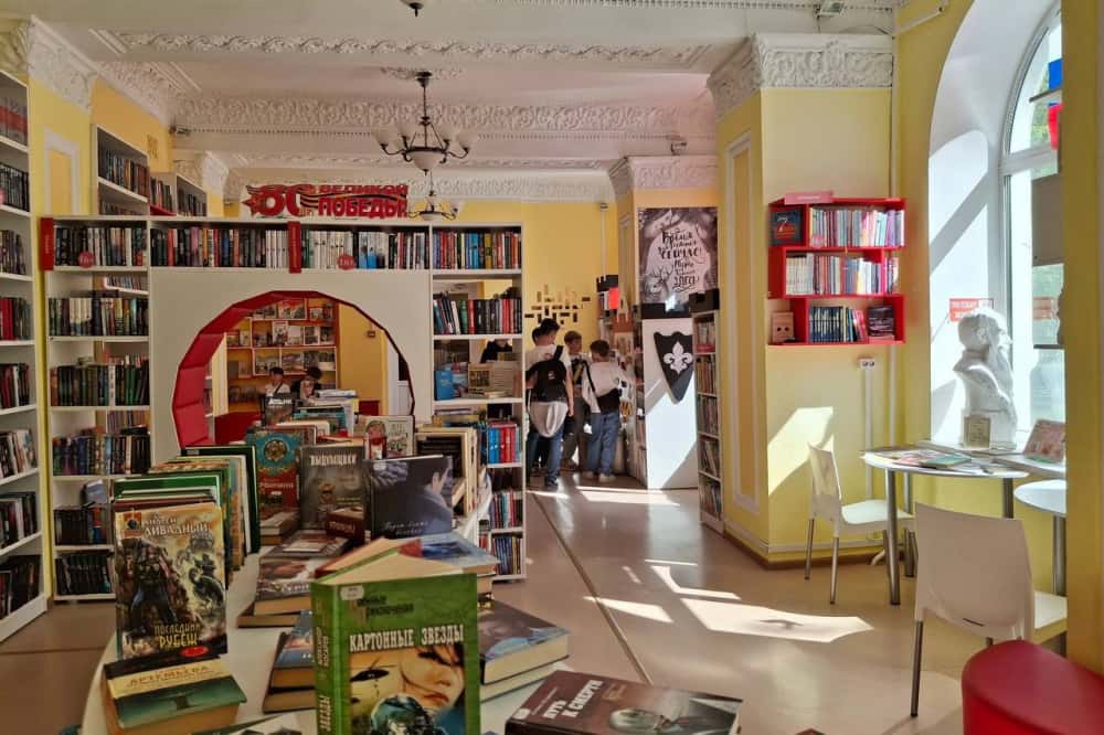 В Первоуральске учащиеся лицея отправились в инновационную библиотеку «Библио-КОД»