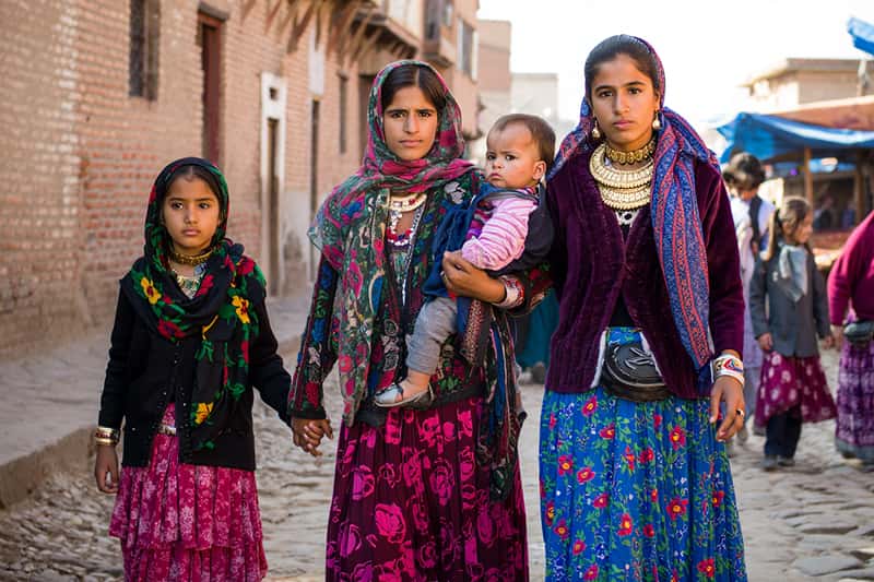 Власти Свердловской области взяли на контроль посещаемость школ цыганскими детьми 