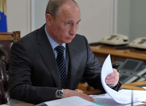 В России для многодетных отцов введут льготы: Путин поручил расширить поддержку семей