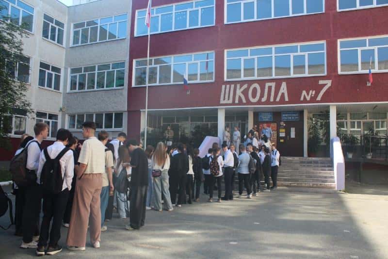 518 школьников Первоуральска сдают ЕГЭ по русскому языку: экзамен проходит в четырех школах города  