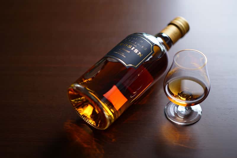 Коньячный кризис: производство алкогольного напитка в России обрушилось на 58% 