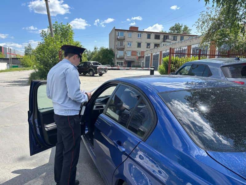Четыре нарушения за утро: сотрудники ГАИ оштрафовали водителей Первоуральска за неправильную перевозку детей