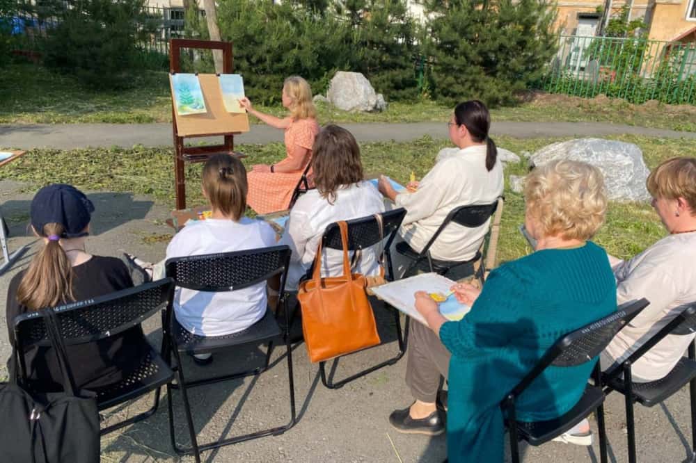 В Первоуральске прошел яркий и вдохновляющий пленэр, где собрались любители живописи 