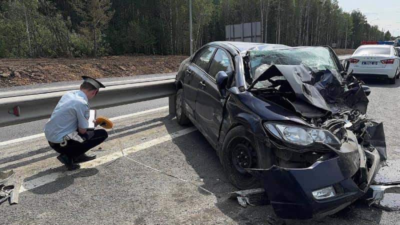 Недалеко от Первоуральска произошло ДТП: 76-летний пенсионер врезался в КАМАЗ