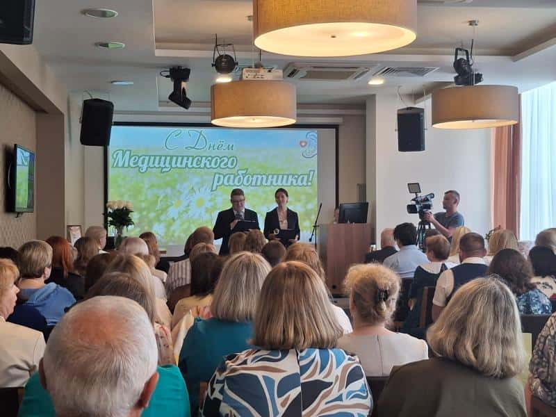Медиков Первоуральской детской больницы наградили в честь профессионального праздника