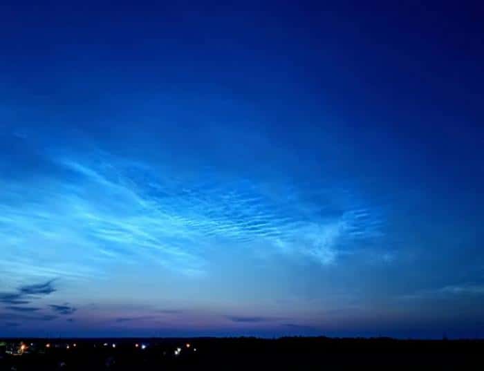 Серебристые облака в небе Урала: первоуральцы заметили редкое атмосферное явление