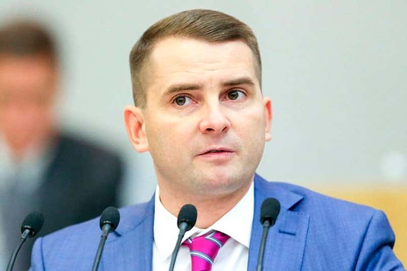 Депутат Нилов предложил брать плату за обучение детей мигрантов в российских школах  