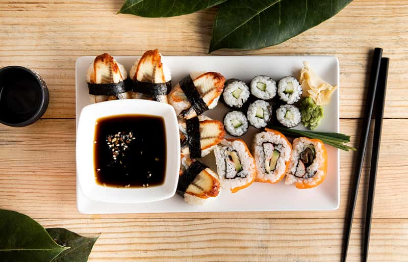 Как суши могут навредить организму? Врач из Свердловской области рассказала об опасностях японского блюда