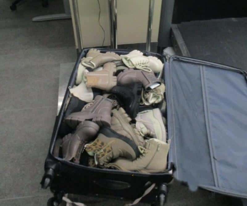 Китаец пытался ввезти в Свердловскую область 190 правых ботинок  