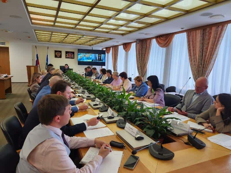 Денис Паслер поручил обновить стратегию развития Свердловской области до 2035 года  