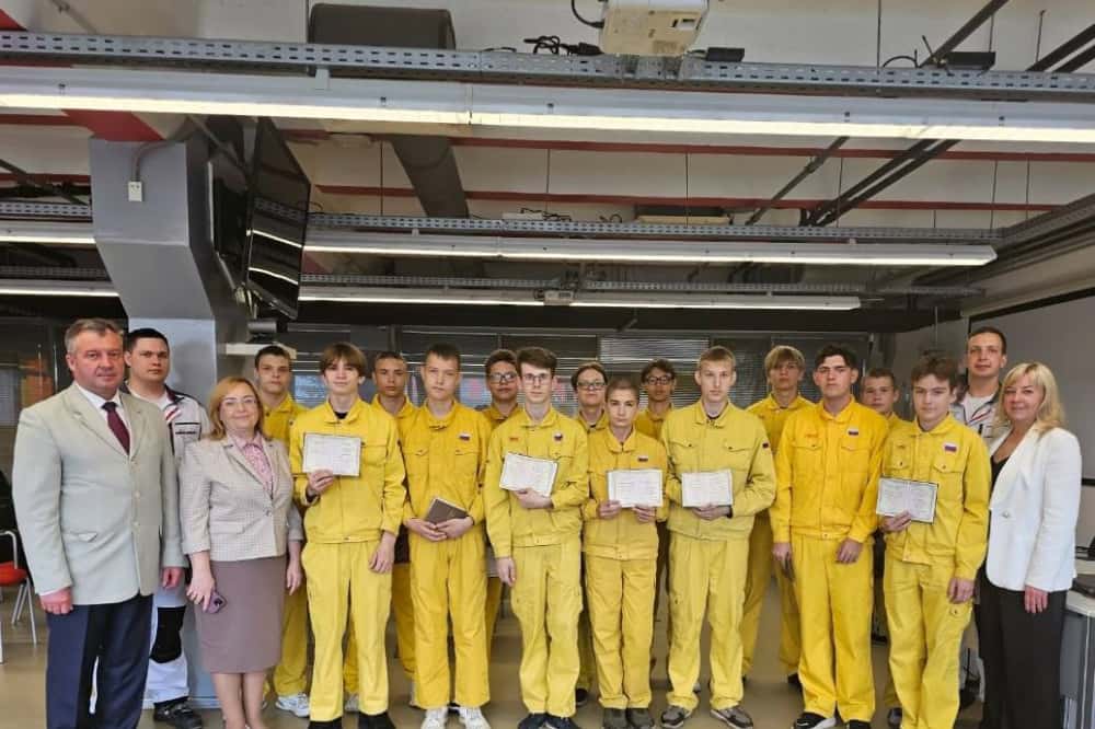 Первоуральским выпускникам программы «Моя первая профессия» торжественно вручили свидетельства