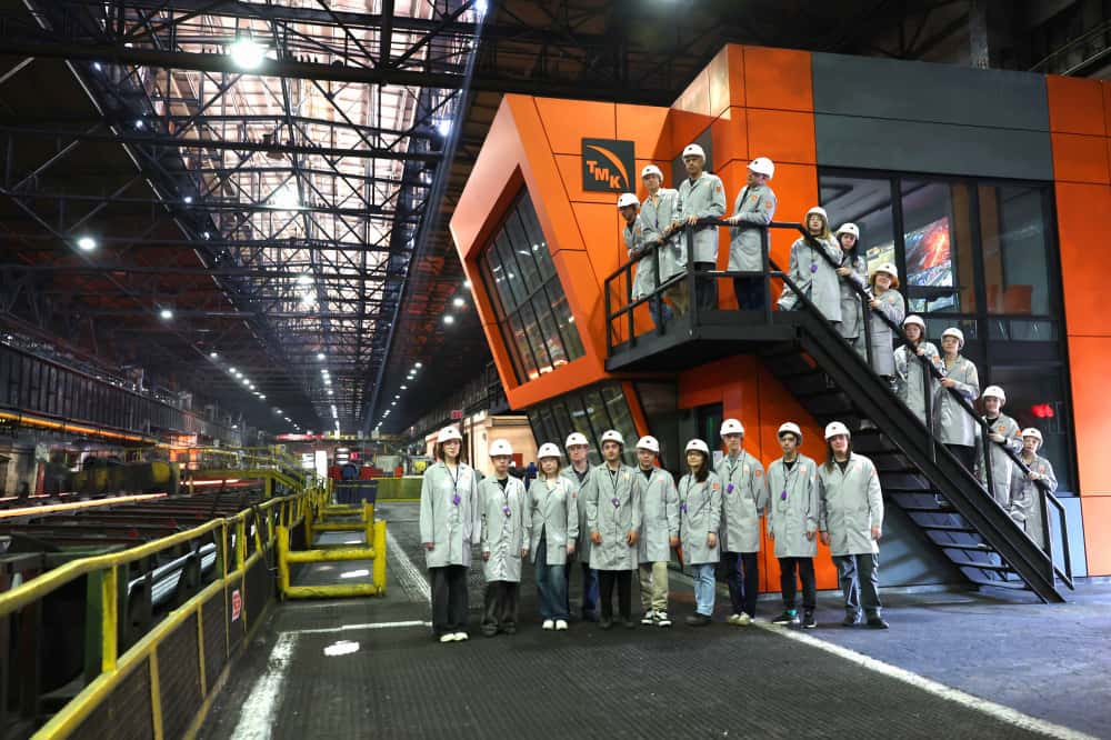 На Первоуральском новотрубном заводе студенты УрФУ прошли гибридные стажировки