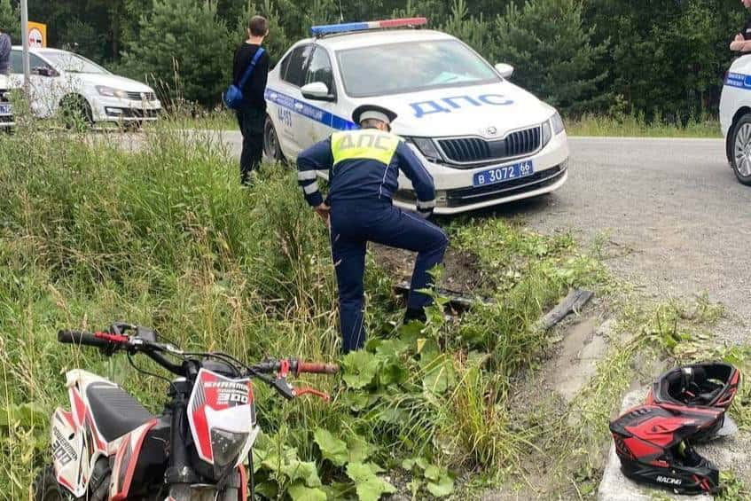 В Первоуральске подросток на питбайке не остановился по требованию ДПС и попал в ДТП