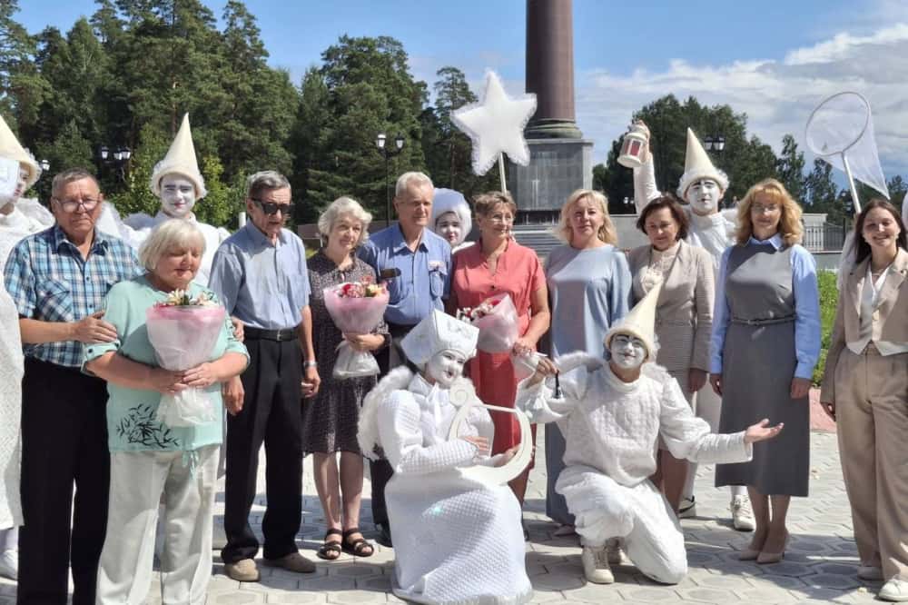 В Первоуральске в 293 день рождения три семейные пары получили знак отличия «Совет да любовь»