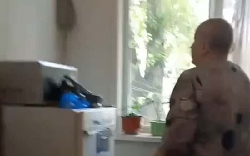 Женщина из Первоуральска бьёт тревогу: аварийный дом рушится, а расселение откладывают до 2028 года