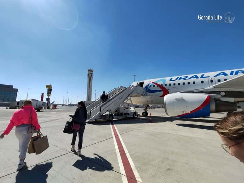 Без отпуска: 207 тысяч уральцев не выпускают за границу из-за долгов