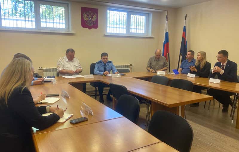 Межведомственное совещание в Первоуральске: борьба с мошенничеством через банковские карты и интернет