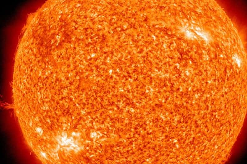 К Земле летит мощный выброс с Солнца: магнитные бури ударят уже 2 сентября