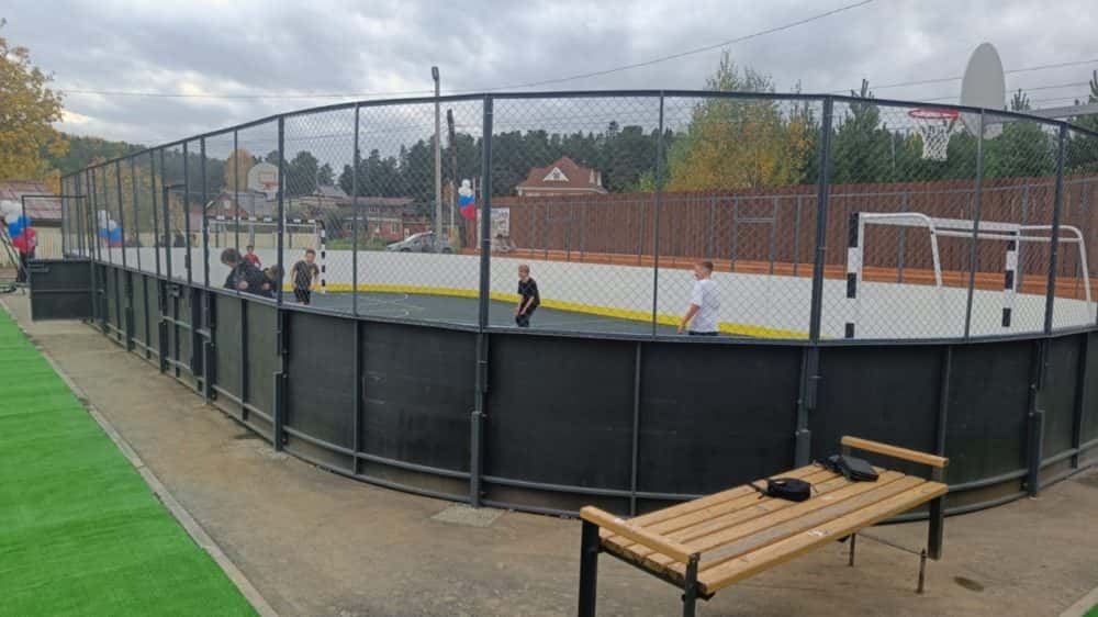 На окраине Первоуральска открылась многофункциональная спортплощадка 