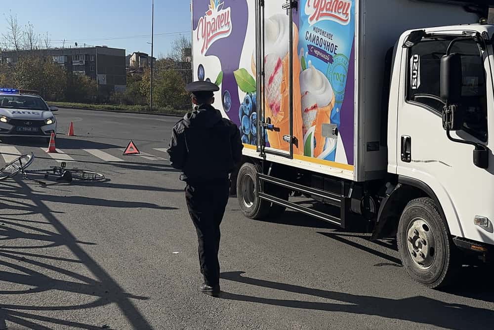 Первоуралец получил травмы, «забыв» спешиться с велосипеда при пересечении дороги  