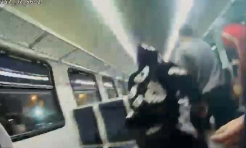 Группа подростков устроила дебош в шалинской электричке 