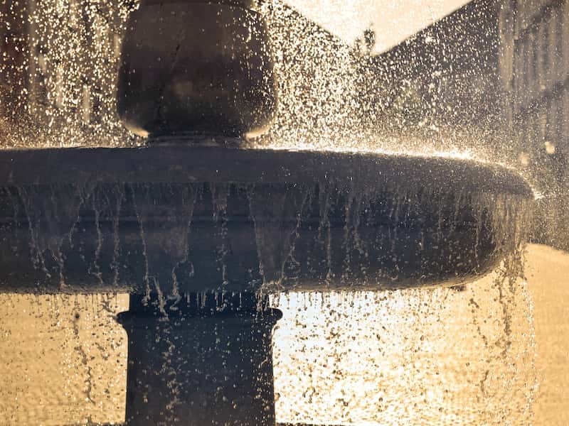 Фонтан на площади Первоуральска готовят к зиме: работы по консервации завершат до 15 октября