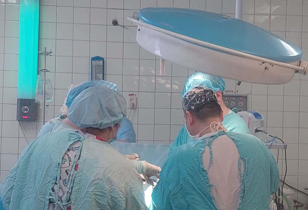«Не мог ни ходить, ни спать»: первоуральские врачи поставили на ноги пациента после двух сложных операций