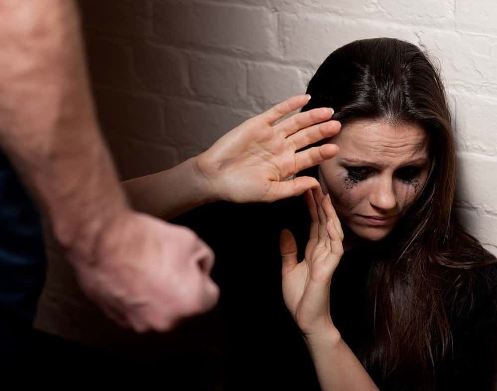 «Схватил за шею и угрожал убить»: в Первоуральске осудили мужчину за нападение на бывшую жену