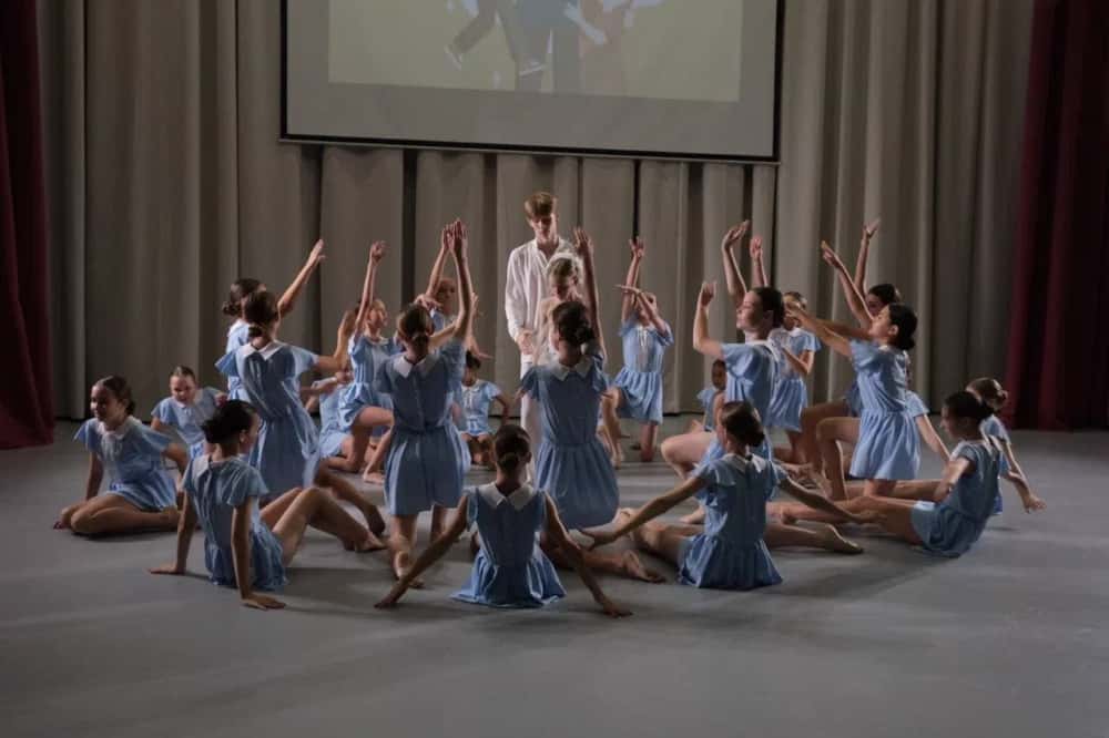 В Первоуральске прошёл тёплый концерт ко Дню отца: наградили активных пап и устроили семейный праздник