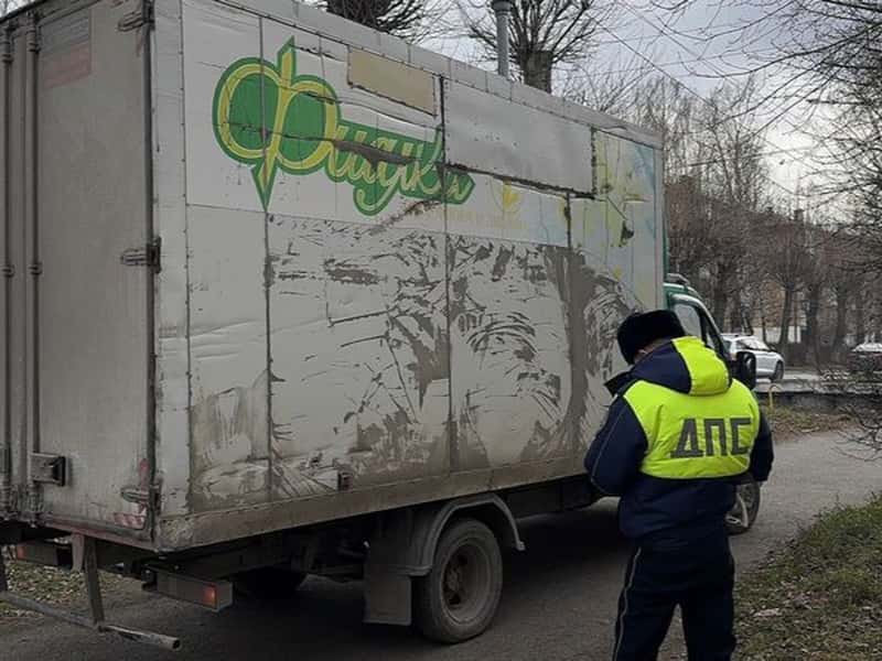 В Первоуральске «ГАЗель» сбила женщину прямо перед торговым павильоном